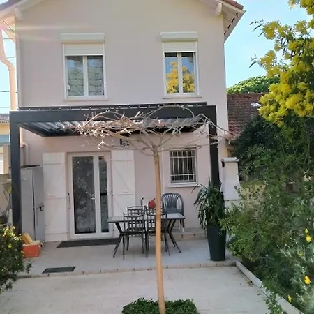 Renovee 4 Pieces, Proche Et Commerces, Jardin Et Parking, Animaux Acceptes - Fr-1-776-8