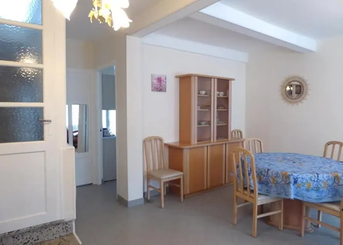 Renovee 4 Pieces, Proche Et Commerces, Jardin Et Parking, Animaux Acceptes - Fr-1-776-8 *